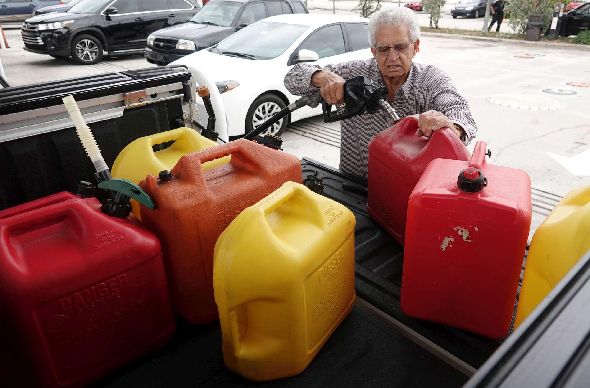Uragano Dorian verso la Florida: la gente si prepara