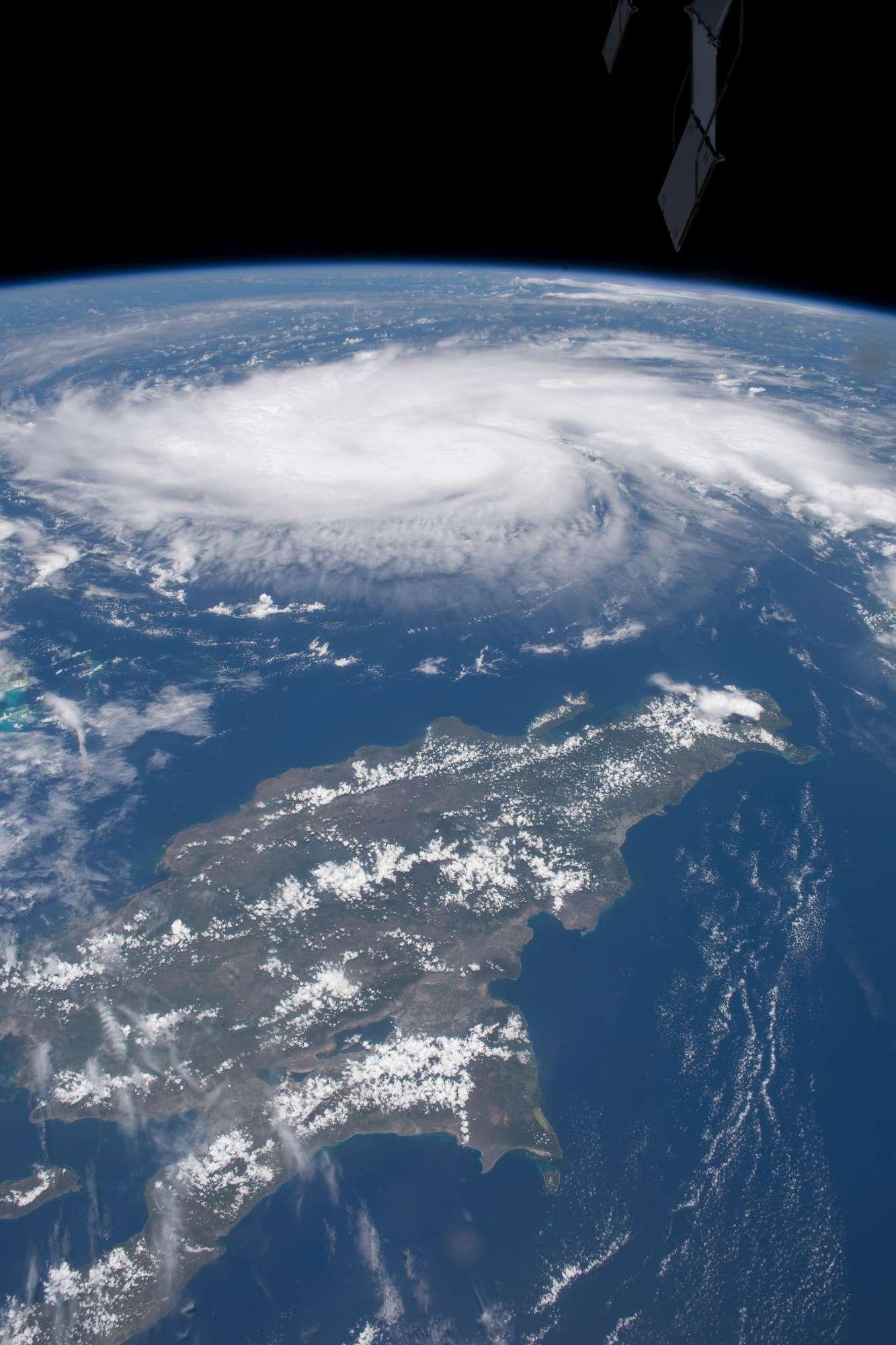 Uragano Dorian verso la Florida: la gente si prepara