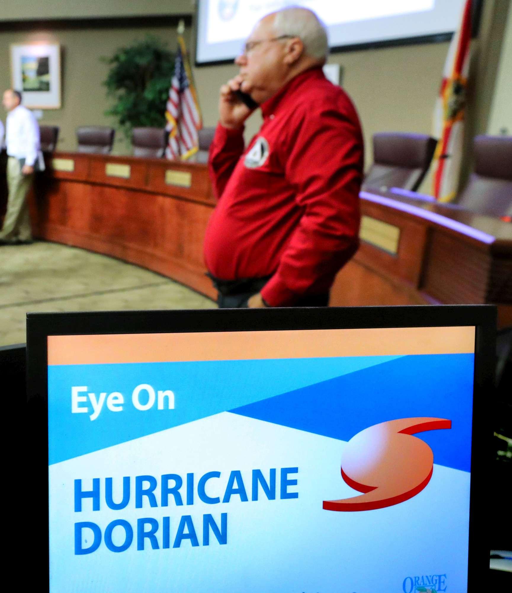 Uragano Dorian verso la Florida: la gente si prepara