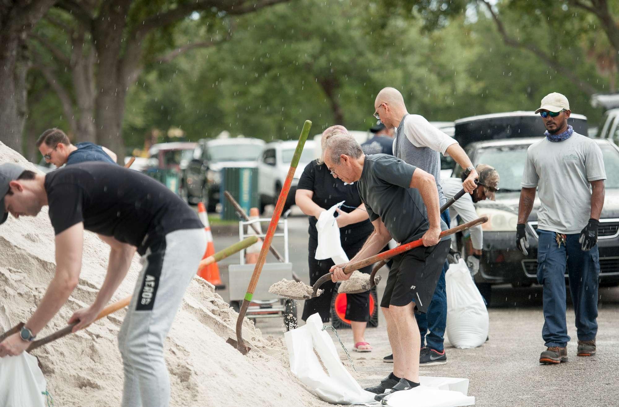 Uragano Dorian verso la Florida: la gente si prepara