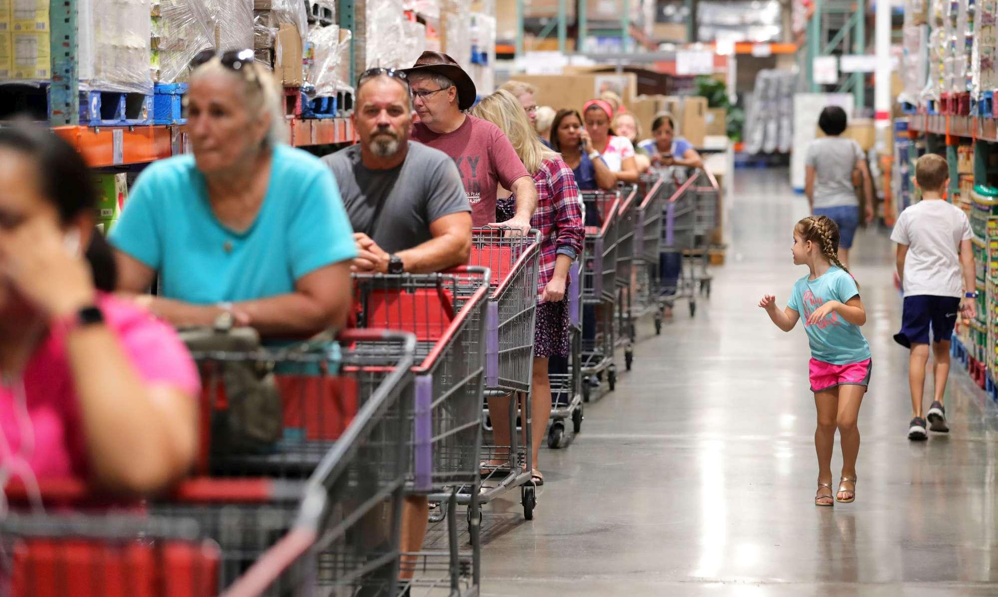 Uragano Dorian verso la Florida: la gente si prepara