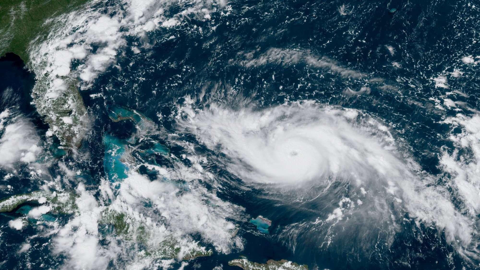 Uragano Dorian verso la Florida: la gente si prepara