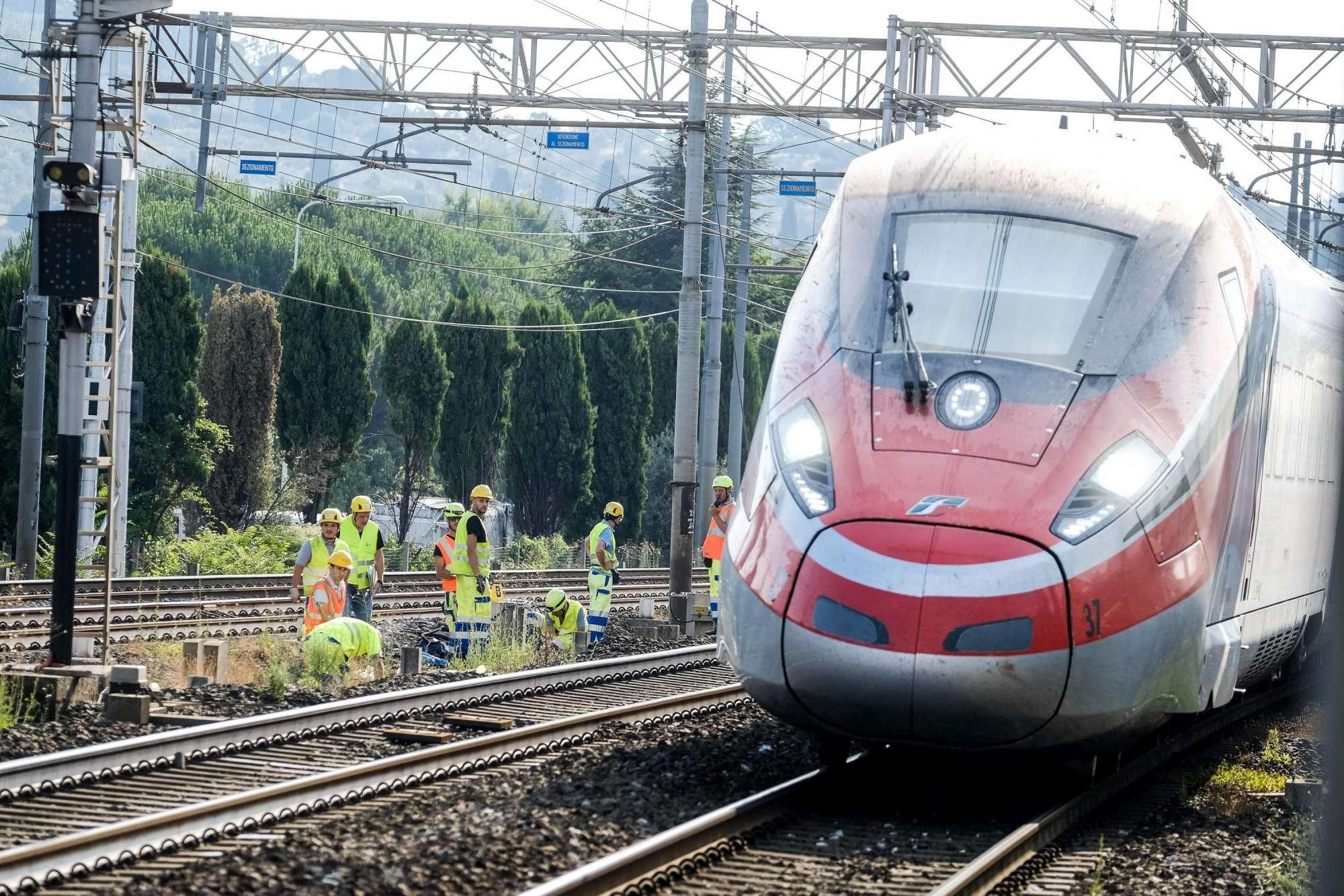 Caos treni, incendiata una cabina elettrica della Tav
