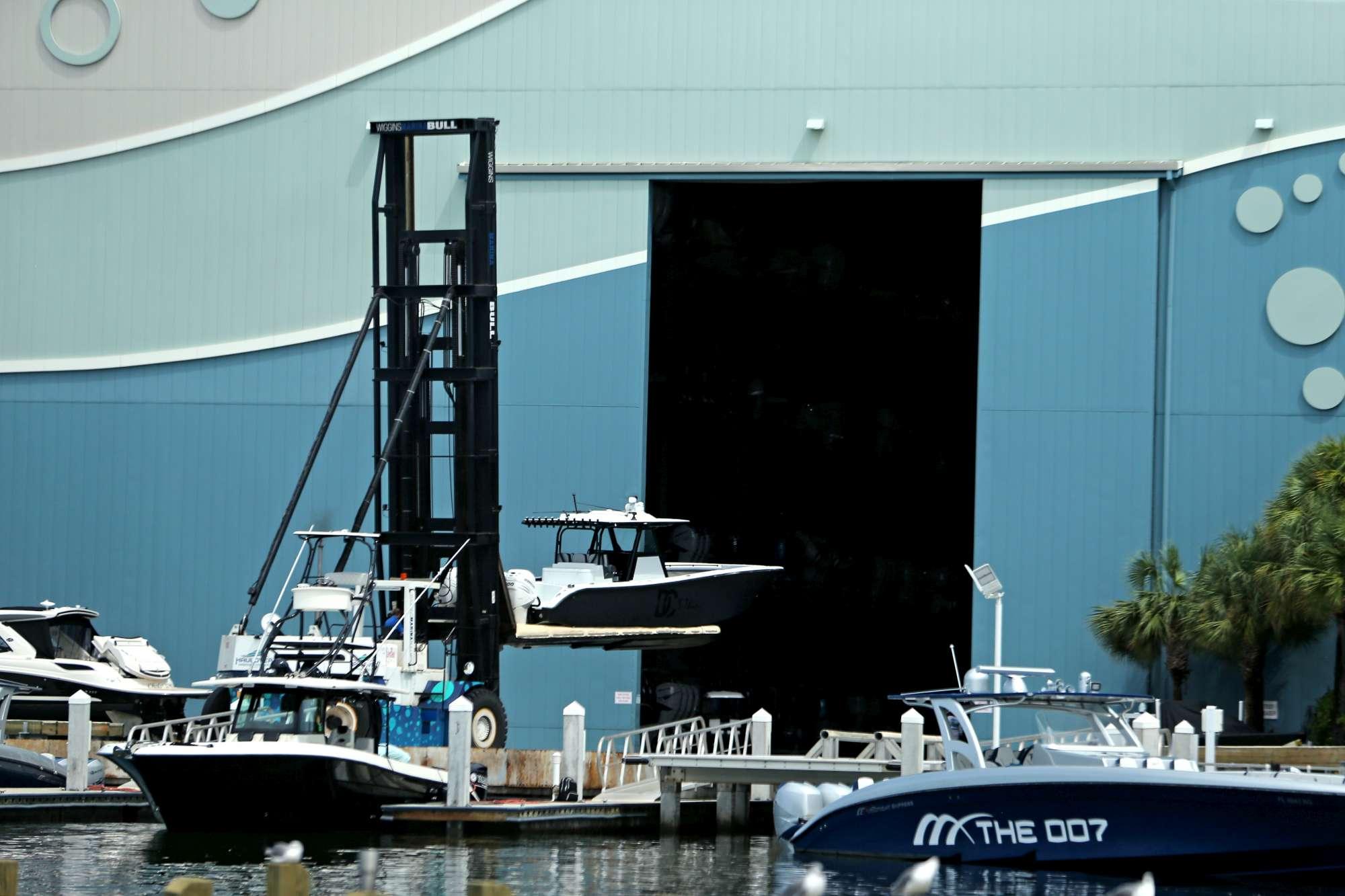 Uragano Dorian verso la Florida: la gente si prepara