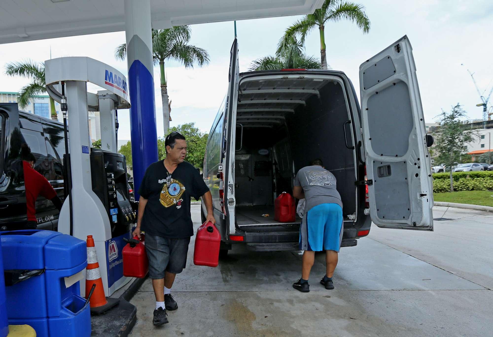 Uragano Dorian verso la Florida: la gente si prepara