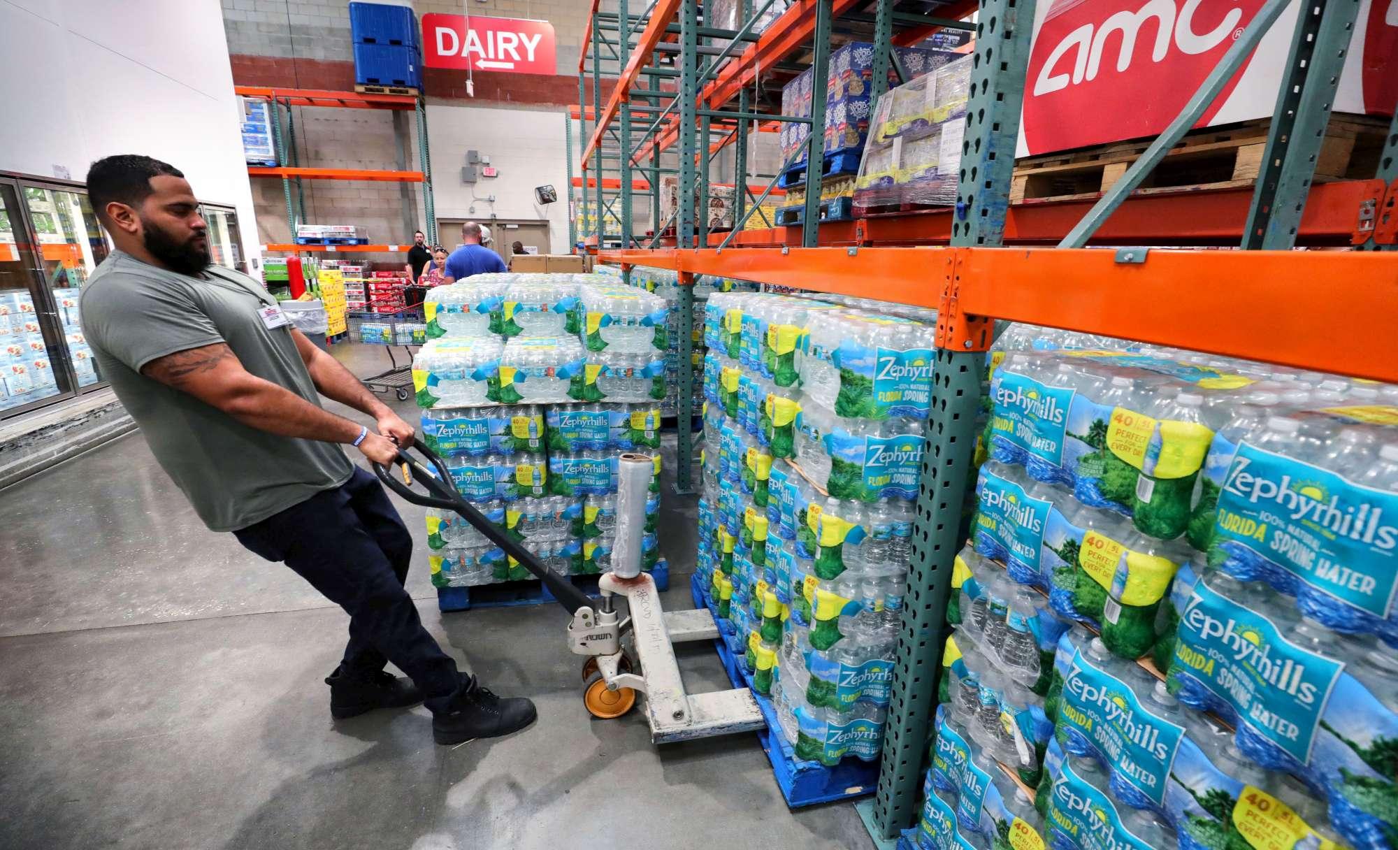 Uragano Dorian verso la Florida: la gente si prepara