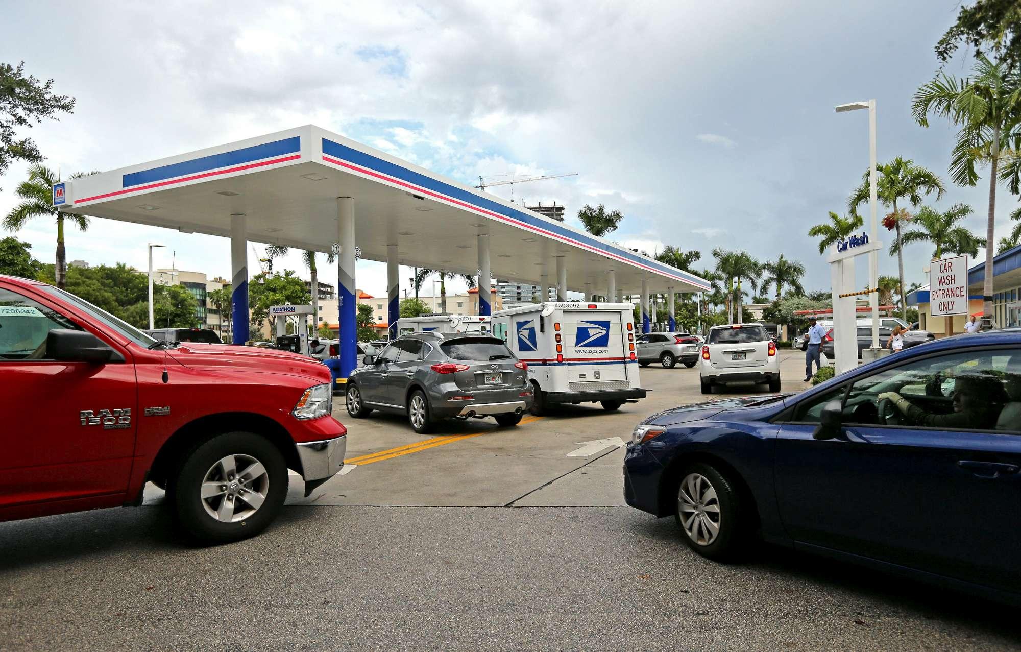 Uragano Dorian verso la Florida: la gente si prepara