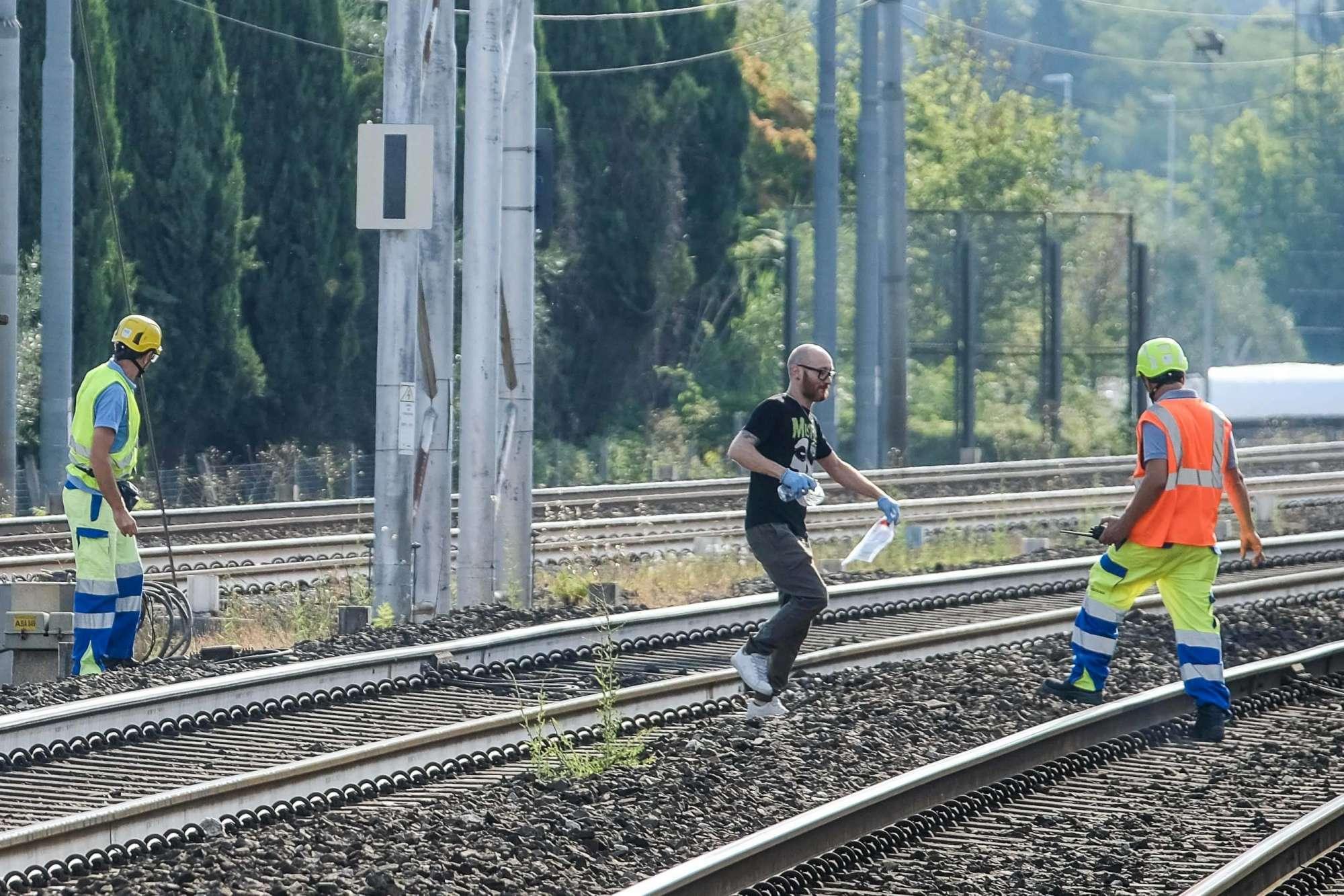Caos treni, incendiata una cabina elettrica della Tav
