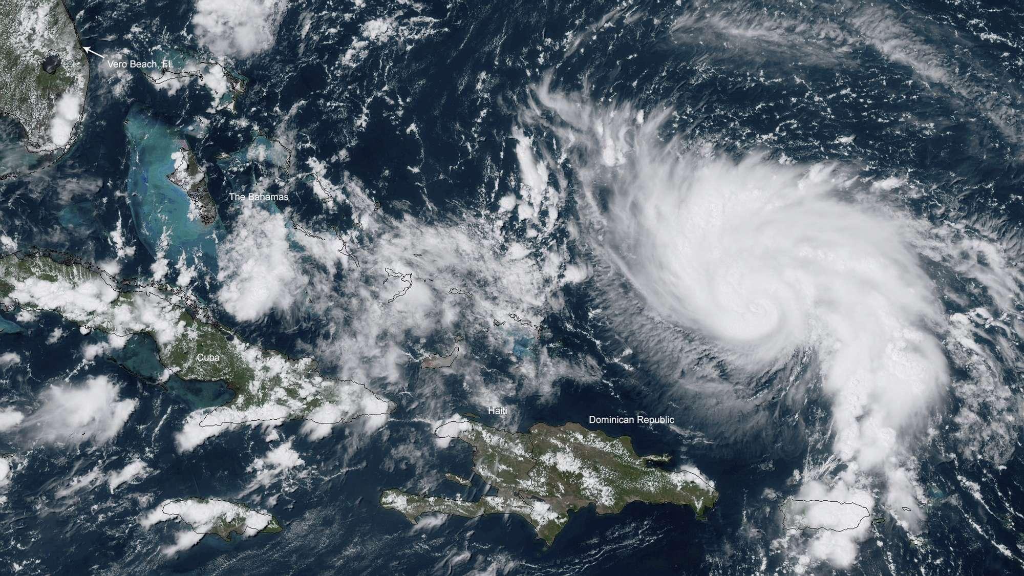 Uragano Dorian verso la Florida: la gente si prepara