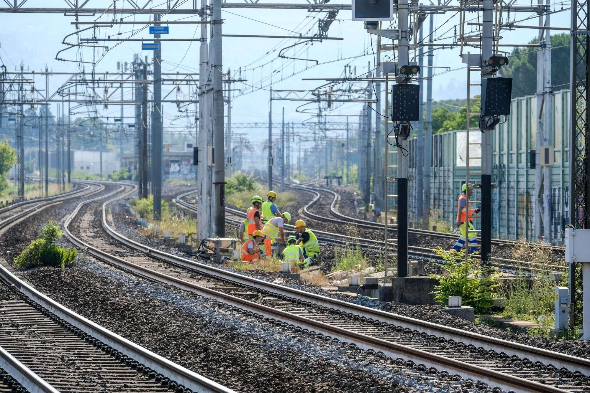 Caos treni, incendiata una cabina elettrica della Tav