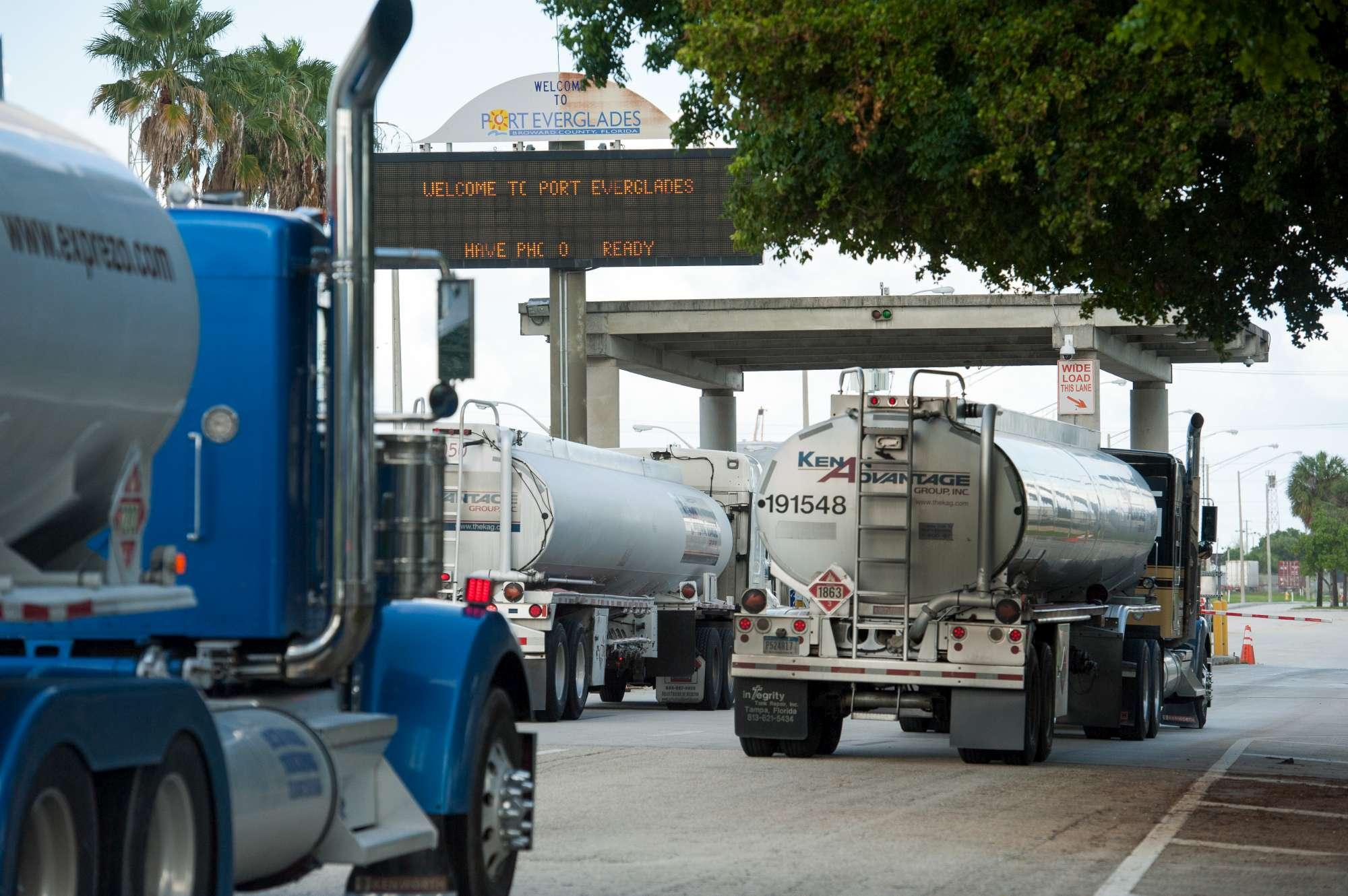 Uragano Dorian verso la Florida: la gente si prepara