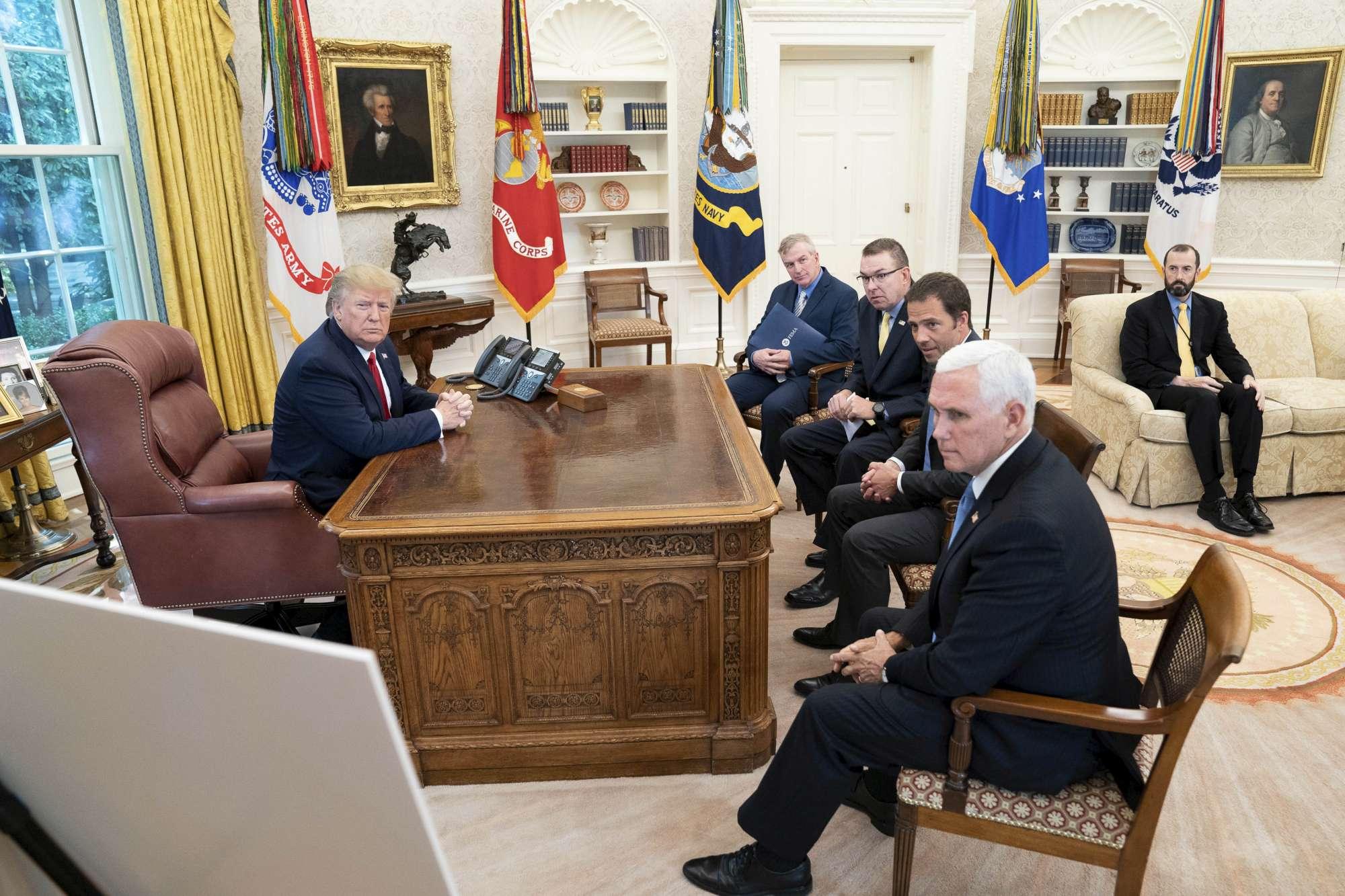 Uragano Dorian verso la Florida: la gente si prepara