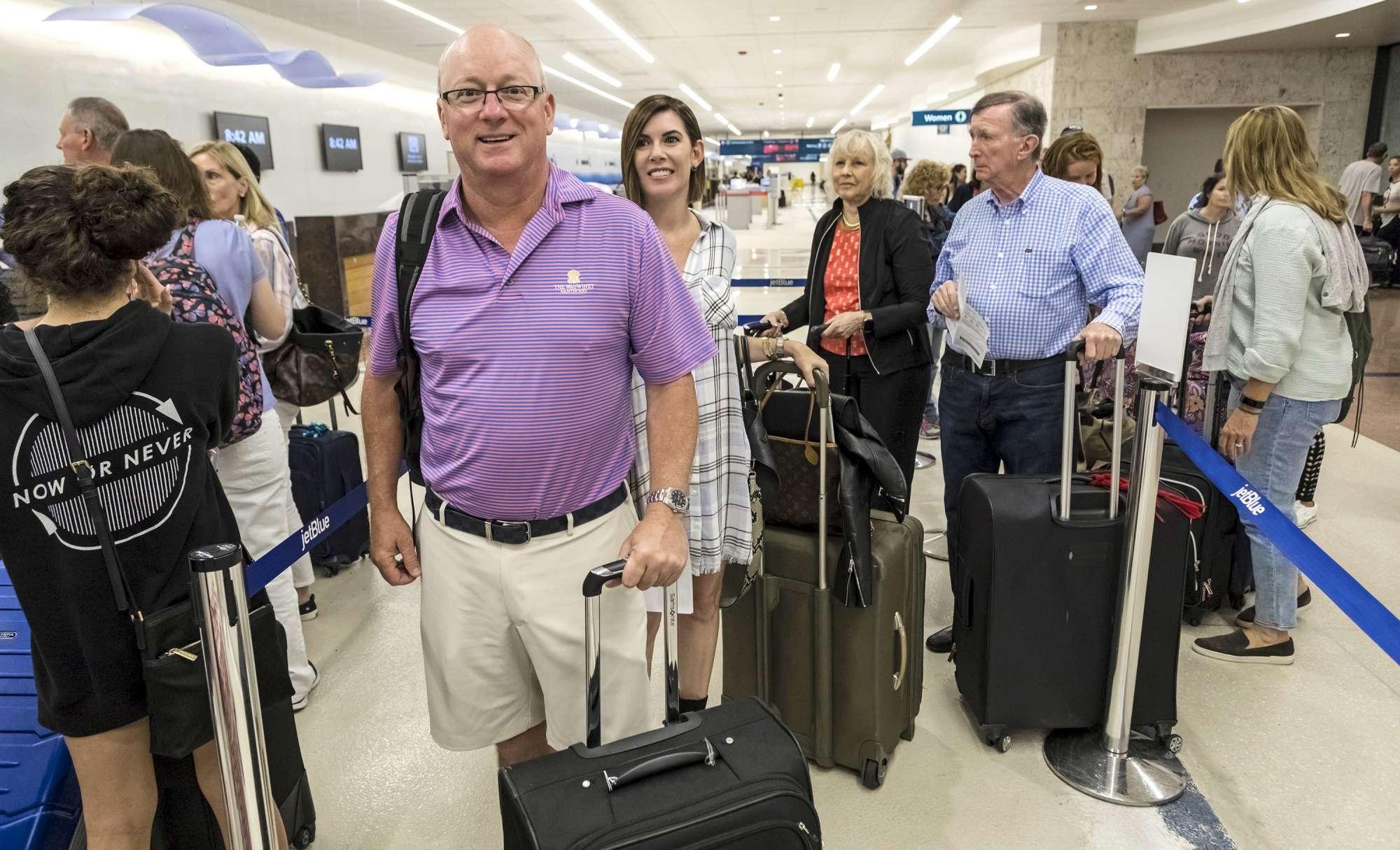 Uragano Dorian verso la Florida: la gente si prepara