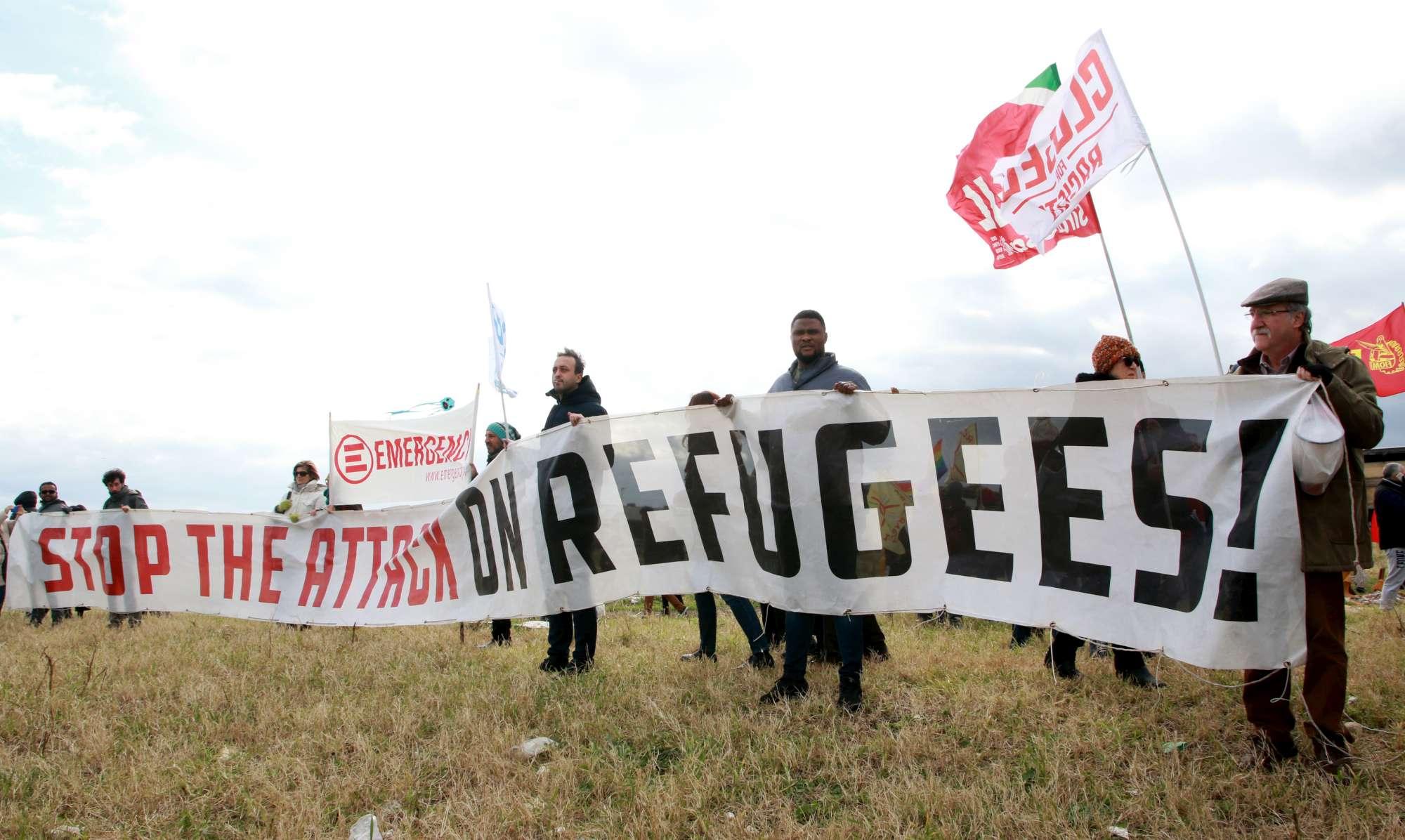 Siracusa si moblita per i migranti della Sea Watch