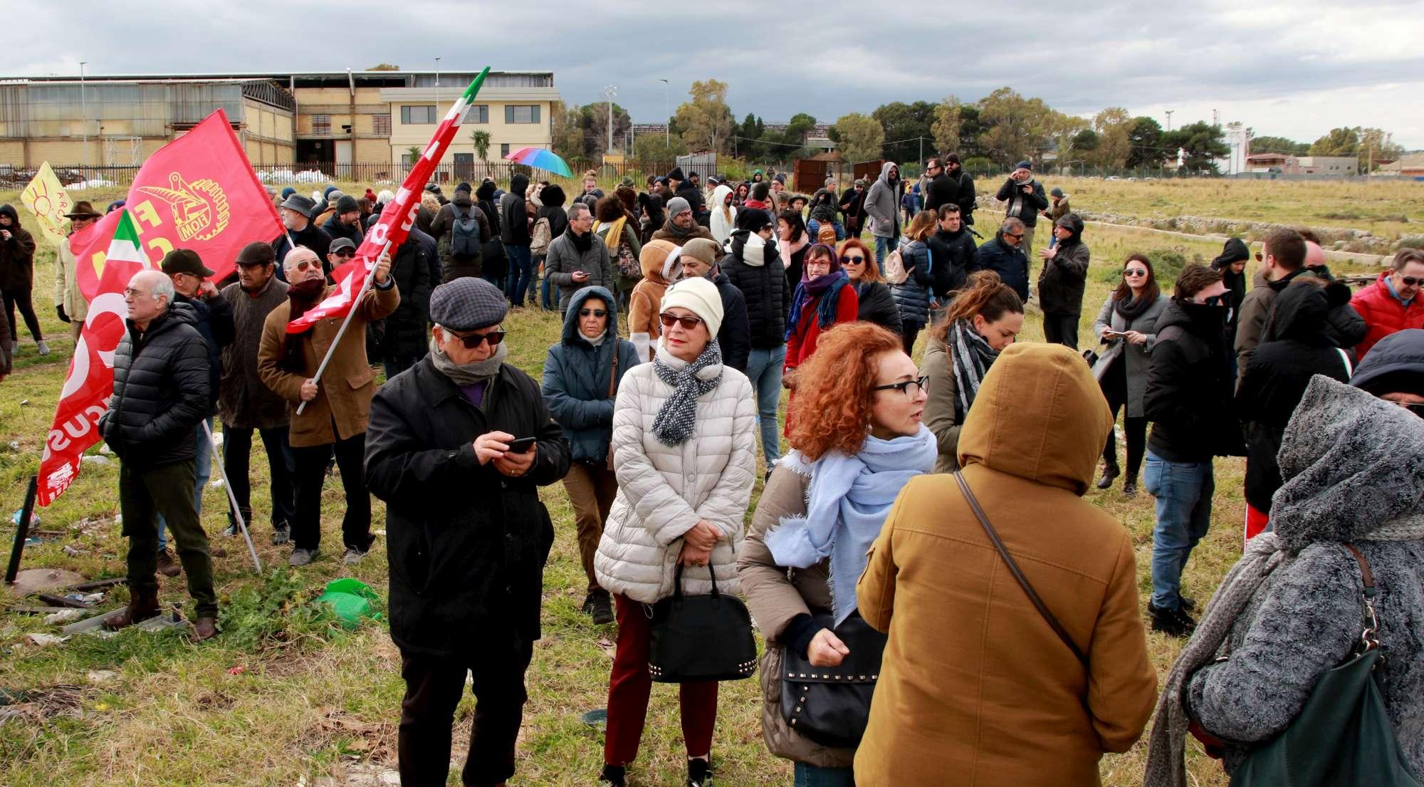 Siracusa si moblita per i migranti della Sea Watch