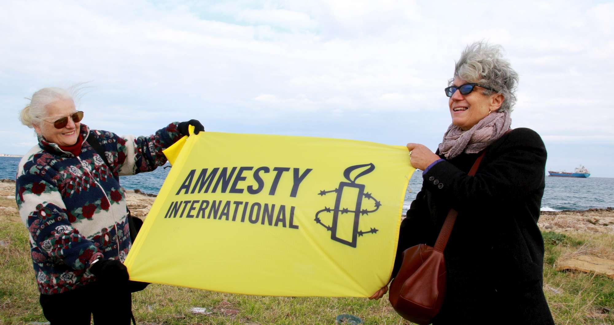 Siracusa si moblita per i migranti della Sea Watch