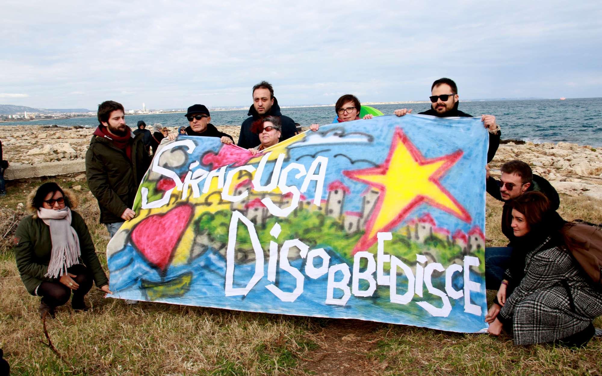 Siracusa si moblita per i migranti della Sea Watch