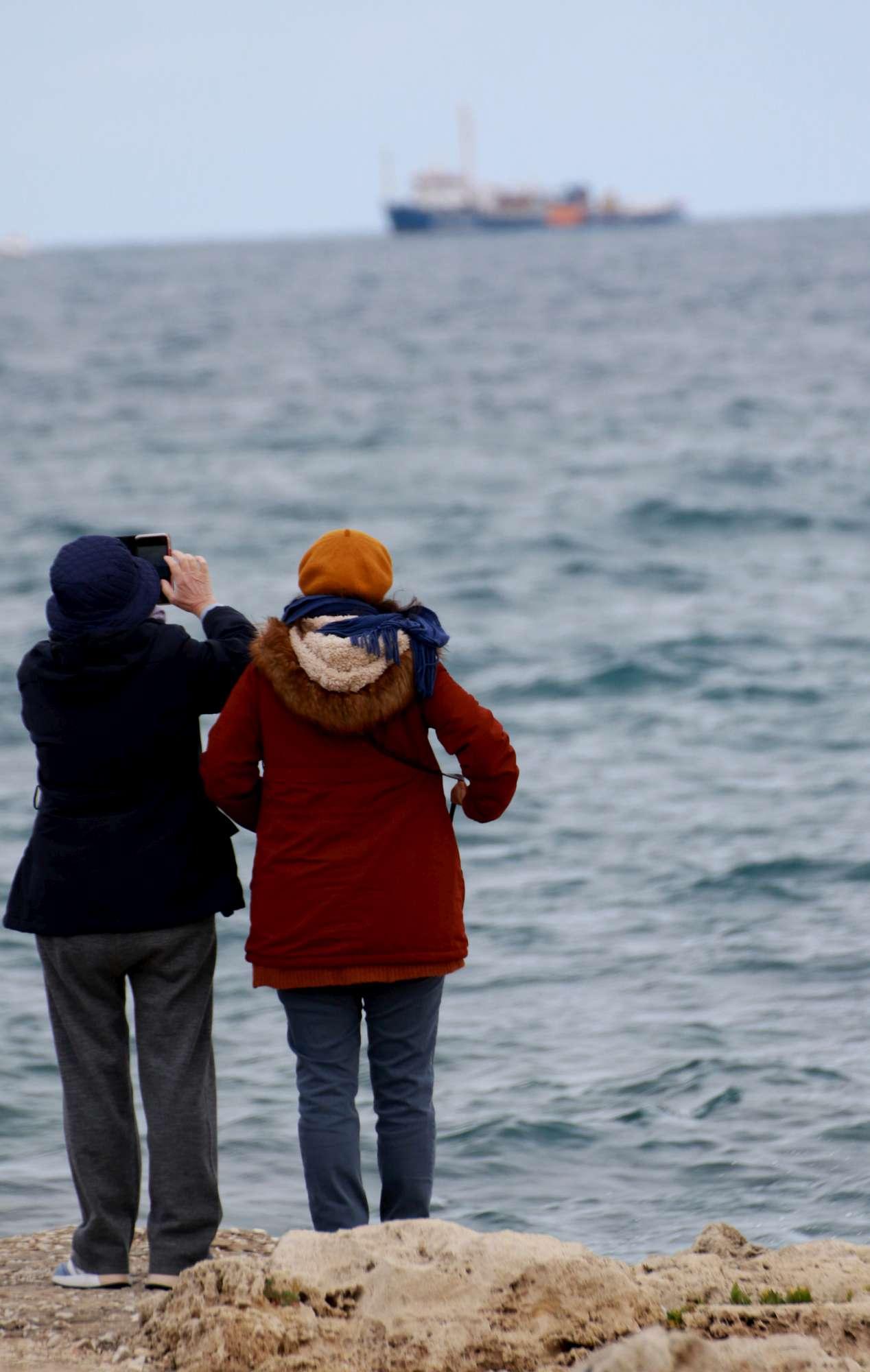 Siracusa si moblita per i migranti della Sea Watch