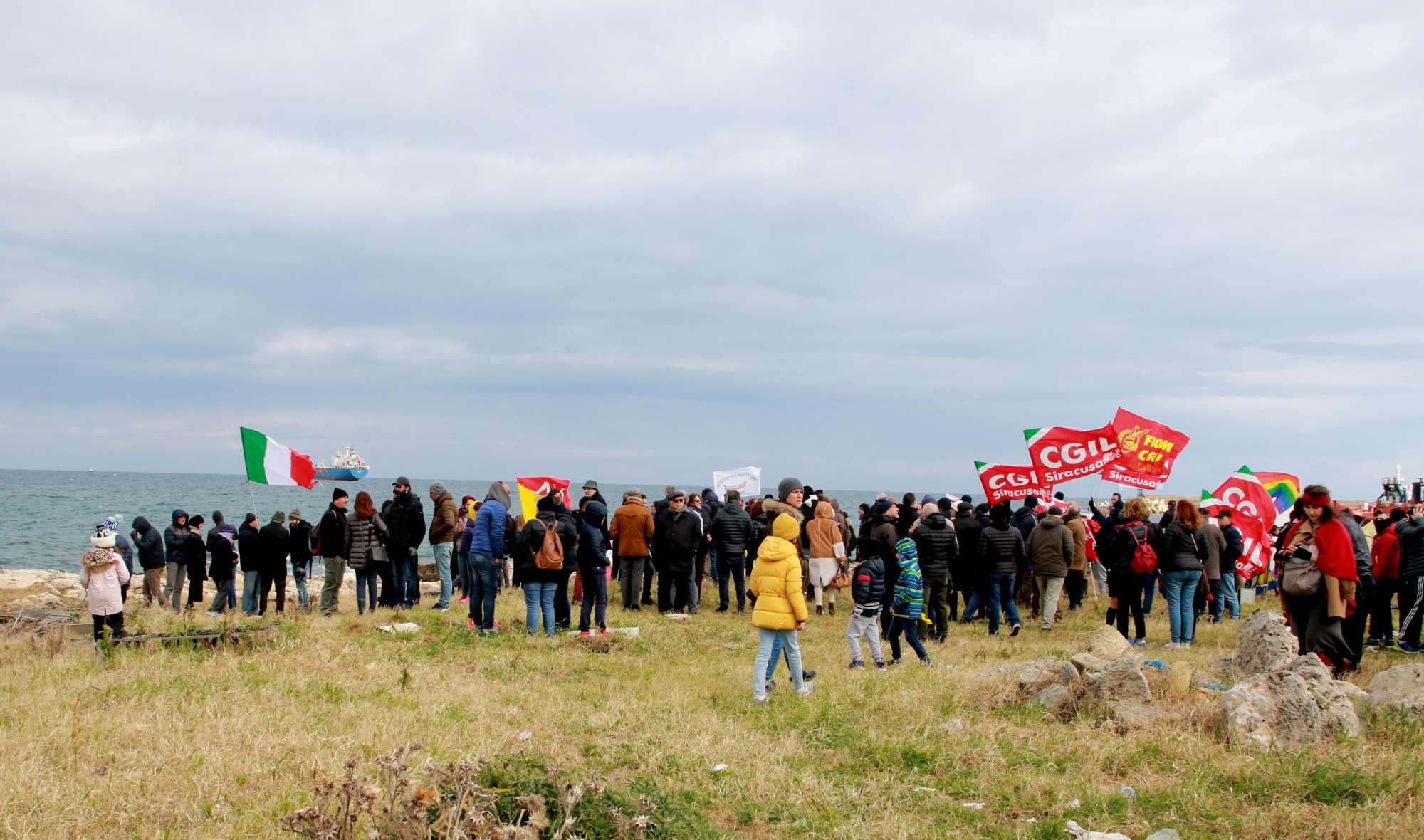 Siracusa si moblita per i migranti della Sea Watch