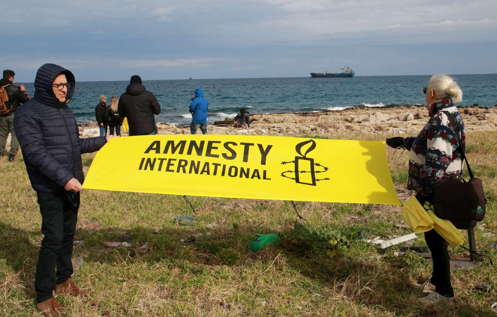 Siracusa si moblita per i migranti della Sea Watch