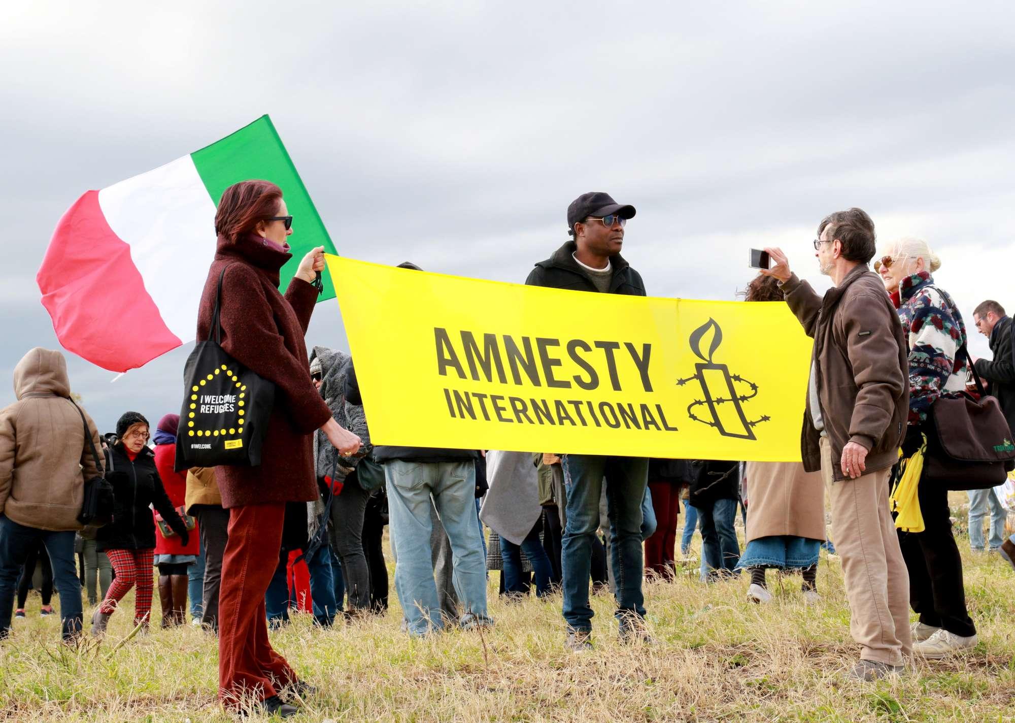 Siracusa si moblita per i migranti della Sea Watch