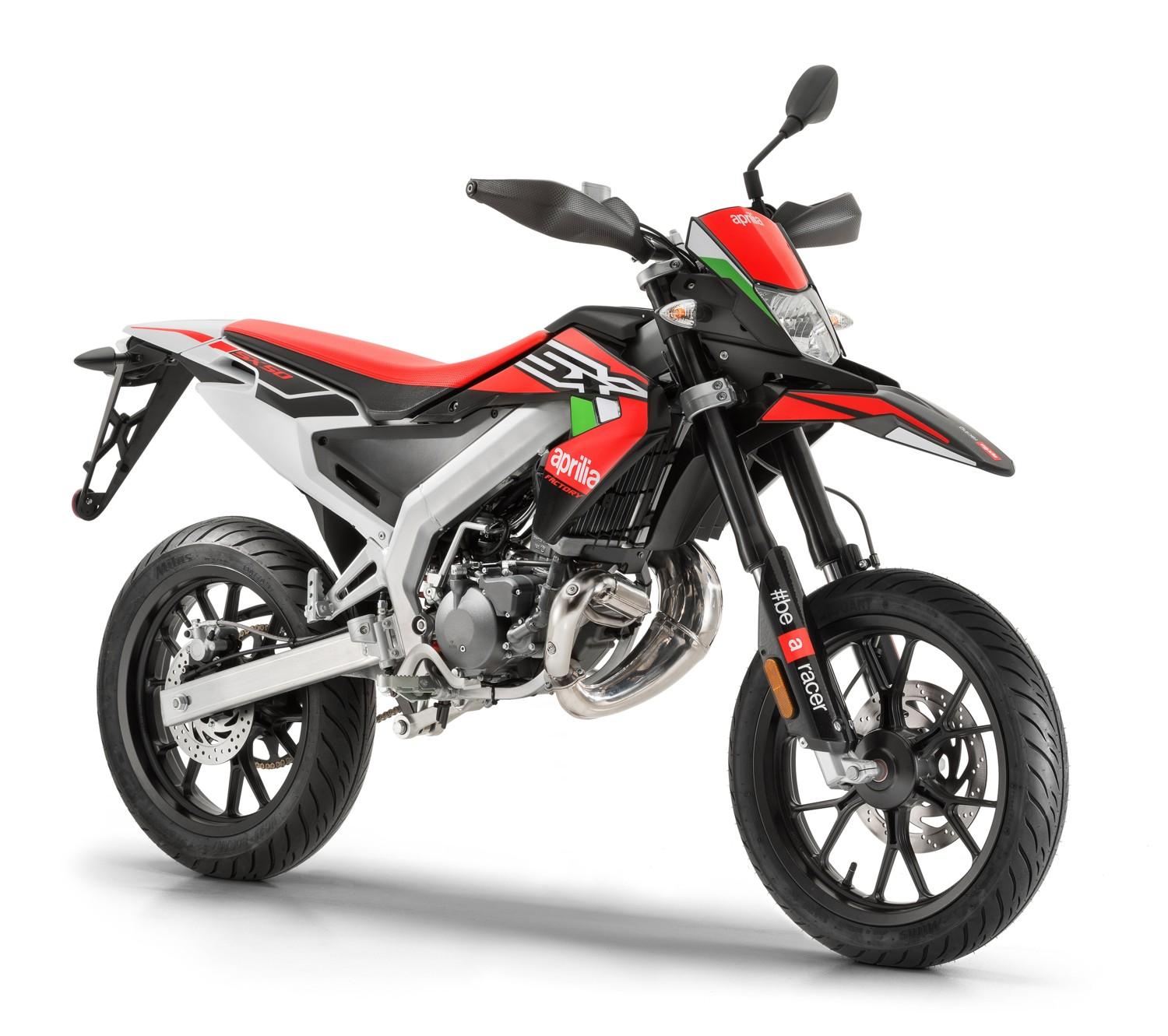 Vespa Primavera 50 Anniversario E Aprilia Sx 50 Tgcom24
