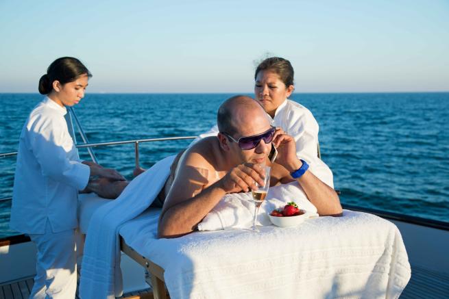 SCARICA IL FILM DI CHECCO ZALONE SOLE A CATINELLE
