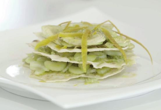 Millefoglie di pane carasau con sedano e bottarga di muggine