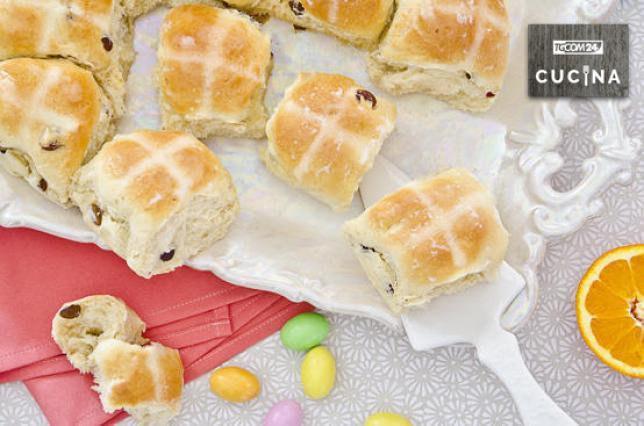 Hot cross buns: panini pasquali