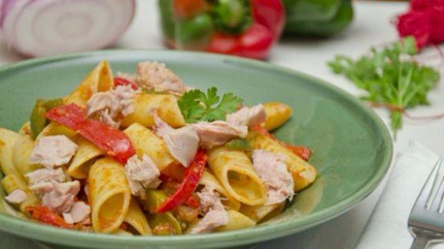 Pasta con peperoni e tonno