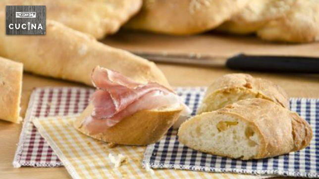 Pane con ciccioli di maiale