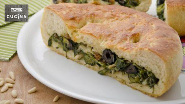 Pizza ripiena di scarola
