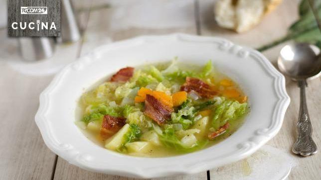 Zuppa di verza e patate, bontà che scalda il cuore
