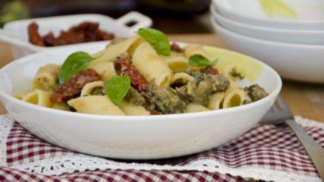 Penne con melanzane e pomodori secchi