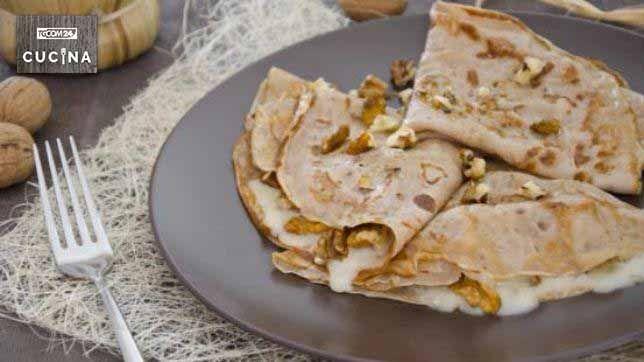 Crepes di castagne con noci e gorgonzola