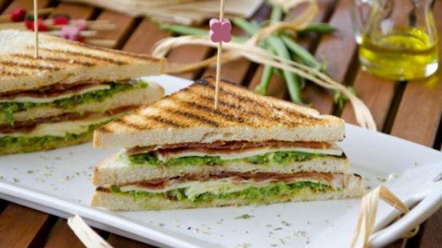 Sandwich al pesto di fagiolini e prosciutto