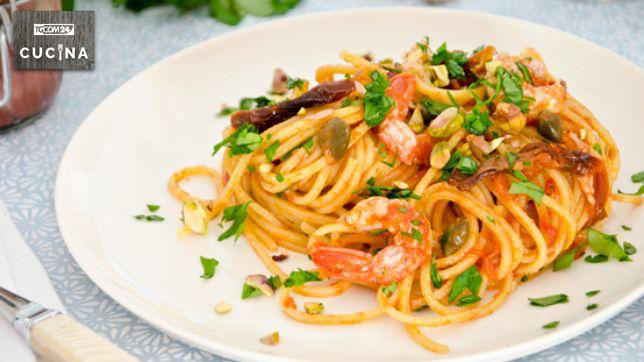 Spaghetti alla chitarra con gamberi e pistacchi