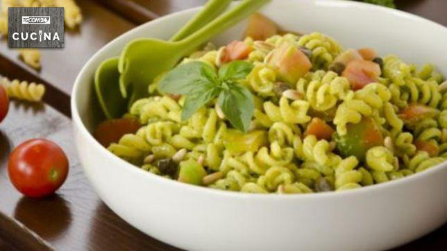 Insalata di pasta con pesto leggero