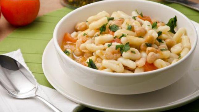 Cavatelli con ceci e gamberetti
