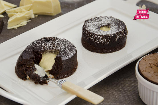 Tortini di cioccolato con cuore fondente bianco