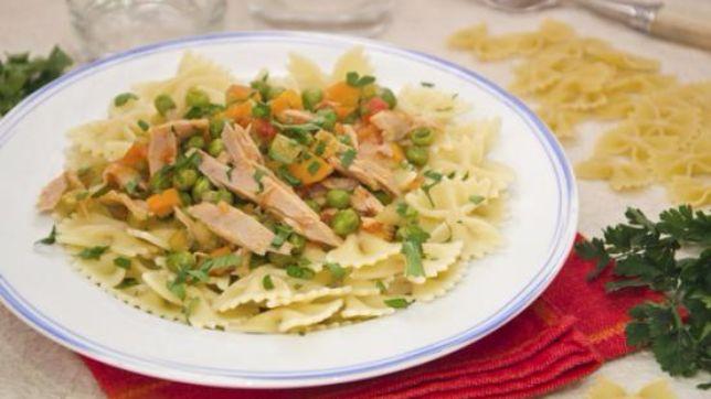Farfalle al ragù di tonno e piselli