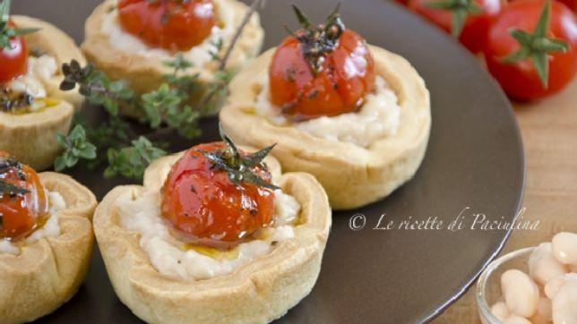 Cestini con pomodorini e crema di fagioli
