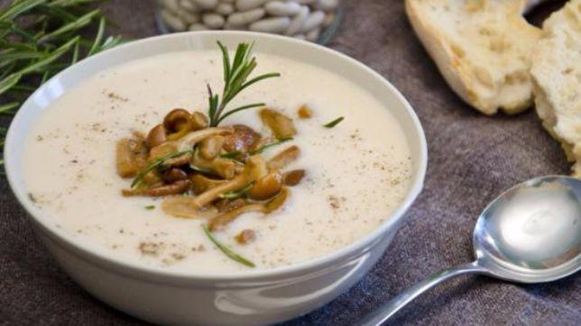 Crema di fagioli con funghi e rosmarino