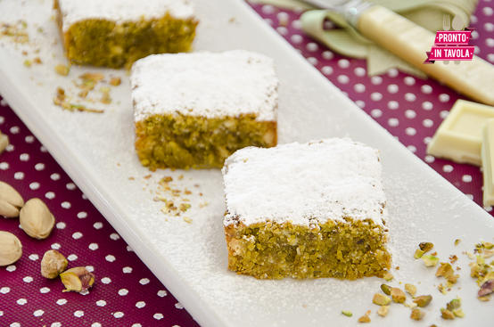 Caprese al pistacchio e cioccolato bianco