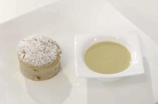 Tortino di mele caldo con crema
