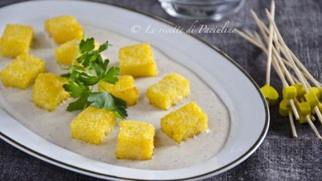 Cubetti di polenta su crema di funghi porcini
