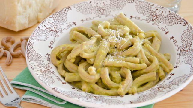 Pasta in crema di piselli e robiola