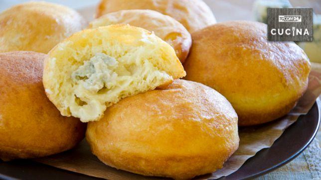 Bomboloni salati al formaggio