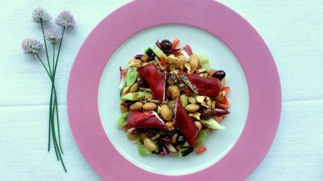 Insalata ricca con involtini di bresaola