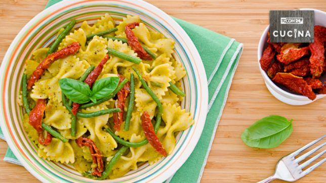Farfalle al pesto di fagiolini e pomodori secchi